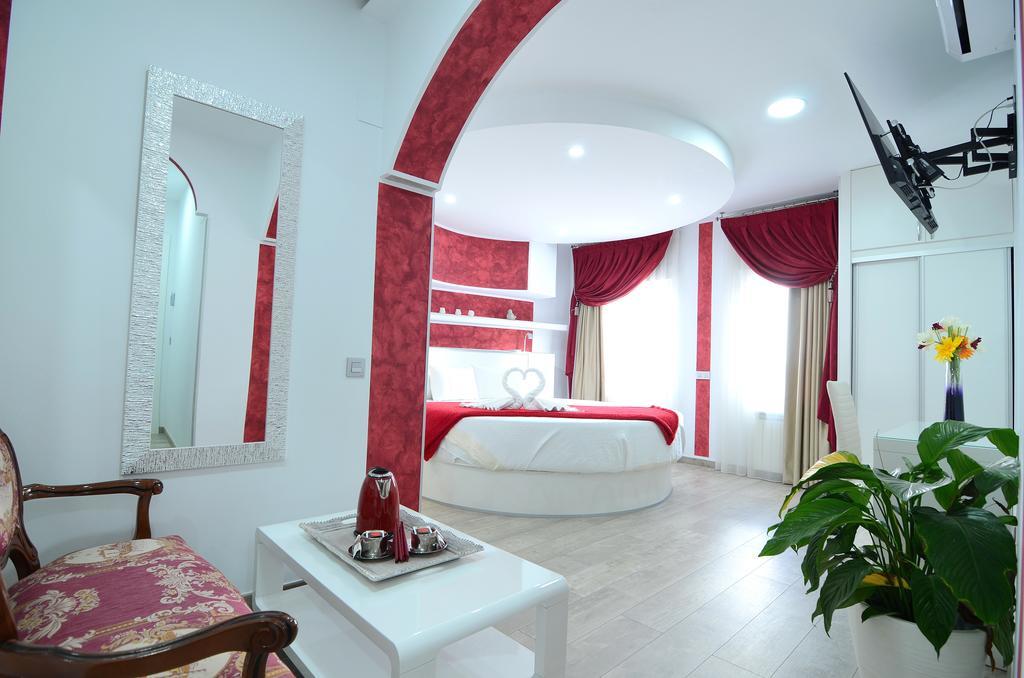 Romantic Suite Round Bed